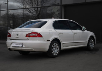 Подержанный автомобиль Skoda Superb Liftback 2013 года (5 фото)