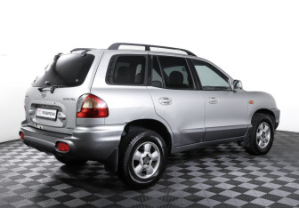 Подержанный автомобиль Hyundai Santa Fe 2002 года (5 фото)