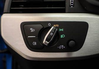 Подержанный автомобиль Audi A4 Sedan 2020 года (10 фото)