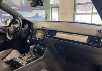 Подержанный автомобиль Volkswagen Touareg 2017 года (10 фото)
