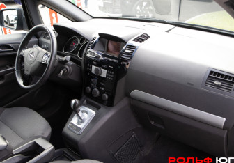 Подержанный автомобиль Opel Zafira Compactvan 2011 года (7 фото)