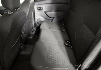 Подержанный автомобиль Renault Sandero 2014 года (10 фото)