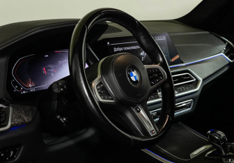 Подержанный автомобиль BMW X5 2021 года (11 фото)