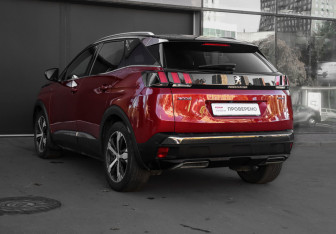 Подержанный автомобиль Peugeot 3008 2018 года (7 фото)