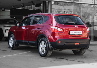 Подержанный автомобиль Nissan Qashqai 2013 года (7 фото)