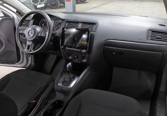 Подержанный автомобиль Volkswagen Jetta Sedan 2013 года (11 фото)