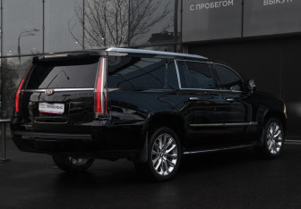 Подержанный автомобиль Cadillac Escalade Suv 2018 года (5 фото)