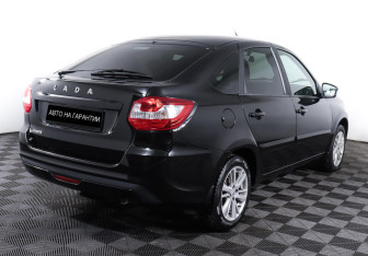 Подержанный автомобиль LADA (ВАЗ) Granta Sedan 2021 года (5 фото)