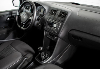Подержанный автомобиль Volkswagen Polo Sedan 2017 года (10 фото)