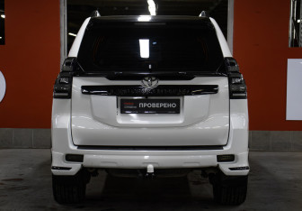 Подержанный автомобиль Toyota Land Cruiser Prado 2011 года (6 фото)