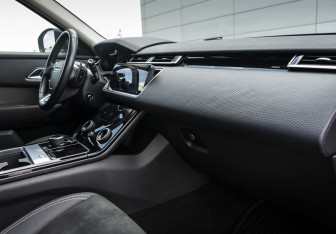 Подержанный автомобиль Land Rover Range Rover Velar 2019 года (16 фото)