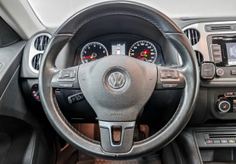 Подержанный автомобиль Volkswagen Tiguan 2013 года (22 фото)