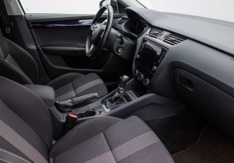 Подержанный автомобиль Skoda Octavia Liftback 2018 года (9 фото)