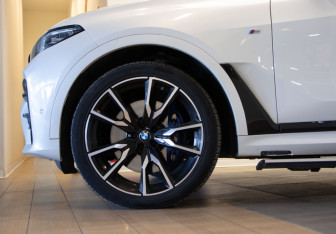 Подержанный автомобиль BMW X7 2019 года (38 фото)