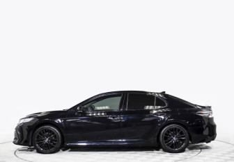 Подержанный автомобиль Toyota Camry Sedan 2021 года (8 фото)