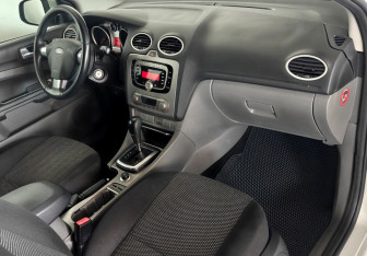 Подержанный автомобиль Ford Focus Hatchback 2010 года (10 фото)