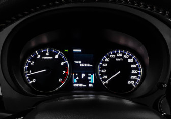 Подержанный автомобиль Mitsubishi Outlander 2018 года (12 фото)