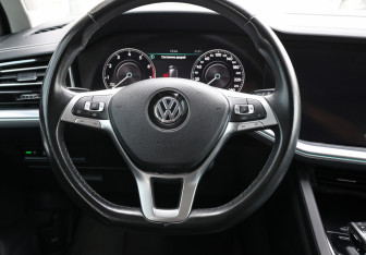 Подержанный автомобиль Volkswagen Touareg 2020 года (18 фото)