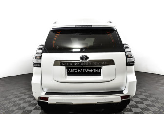 Подержанный автомобиль Toyota Land Cruiser Prado 2020 года (6 фото)