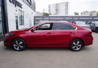 Подержанный автомобиль Kia Cerato Sedan 2019 года (8 фото)