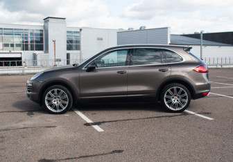 Подержанный автомобиль Porsche Cayenne 2013 года (8 фото)