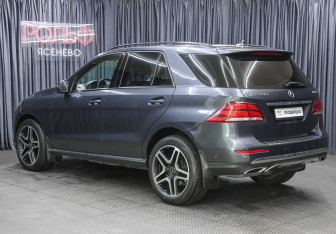 Подержанный автомобиль Mercedes-Benz GLE 2015 года (7 фото)