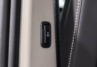 Подержанный автомобиль Volkswagen Multivan 2022 года (19 фото)