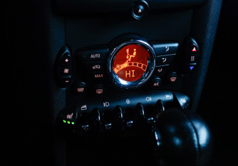 Подержанный автомобиль MINI Hatch 2013 года (12 фото)