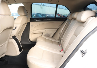 Подержанный автомобиль Skoda Superb Liftback 2013 года (10 фото)