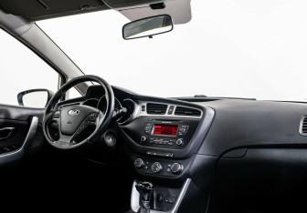 Подержанный автомобиль Kia Ceed Hatchback 2012 года (7 фото)