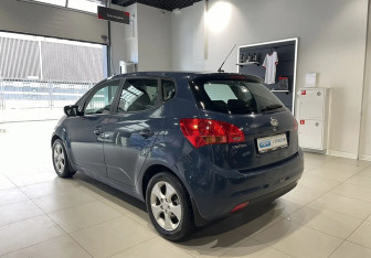 Подержанный автомобиль Kia Venga 2012 года (6 фото)