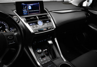 Подержанный автомобиль Lexus NX 2018 года (21 фото)