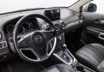 Подержанный автомобиль Opel Antara 2014 года (9 фото)