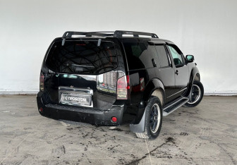 Подержанный автомобиль Nissan Pathfinder 2008 года (5 фото)