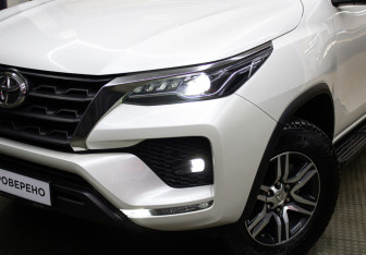 Подержанный автомобиль Toyota Fortuner 2021 года (23 фото)