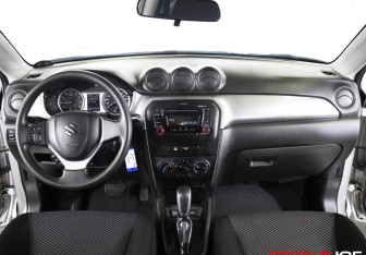 Подержанный автомобиль Suzuki Vitara 2016 года (14 фото)