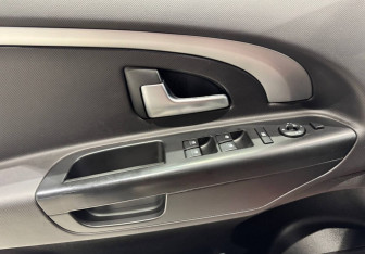 Подержанный автомобиль Kia Ceed Hatchback 2011 года (12 фото)