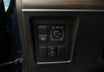 Подержанный автомобиль Toyota Land Cruiser Prado 2020 года (30 фото)