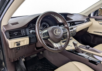 Подержанный автомобиль Lexus ES 2016 года (16 фото)