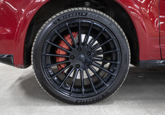 Подержанный автомобиль Porsche Cayenne 2013 года (25 фото)