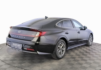 Подержанный автомобиль Hyundai Sonata 2022 года (5 фото)