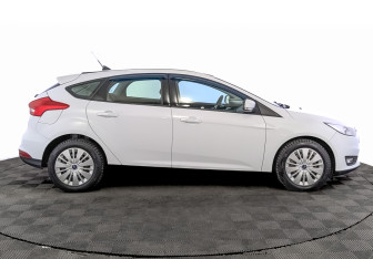 Подержанный автомобиль Ford Focus Hatchback 2018 года (4 фото)