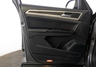 Подержанный автомобиль Volkswagen Teramont 2019 года (19 фото)