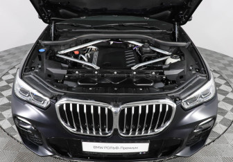 Подержанный автомобиль BMW X5 2020 года (10 фото)