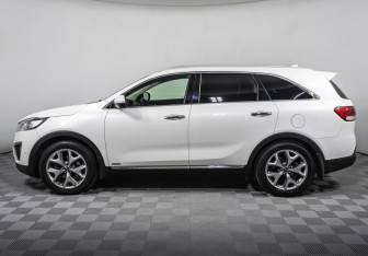 Подержанный автомобиль Kia Sorento 2017 года (8 фото)