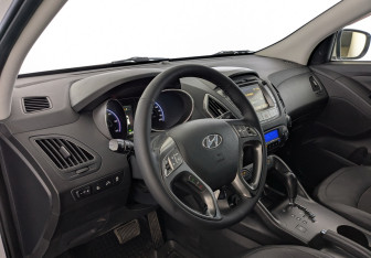 Подержанный автомобиль Hyundai ix35 2014 года (16 фото)