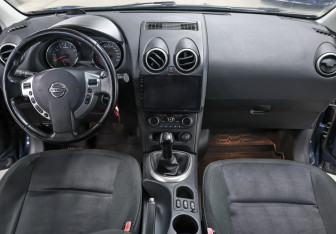Подержанный автомобиль Nissan Qashqai 2012 года (14 фото)