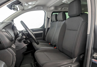 Подержанный автомобиль Peugeot Traveller 2021 года (21 фото)