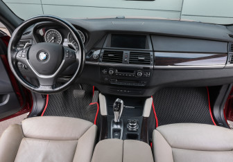 Подержанный автомобиль BMW X6 2012 года (13 фото)