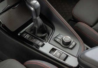 Подержанный автомобиль BMW X1 2017 года (14 фото)